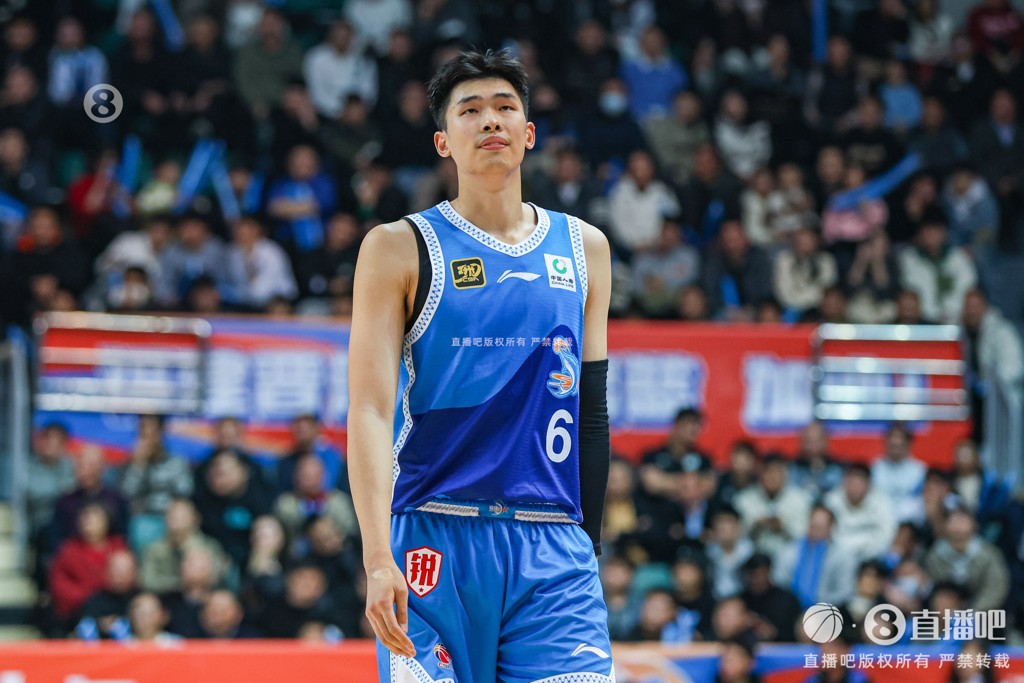 新手奶爸！晋江经济报：邹阳将在近日调整状态 重返球队参与集训